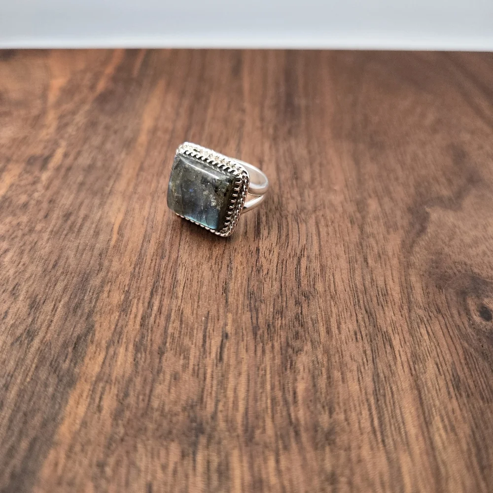 Labradorite Rectangular Sterling Silver Handmade Ring - Picture 12 of 12